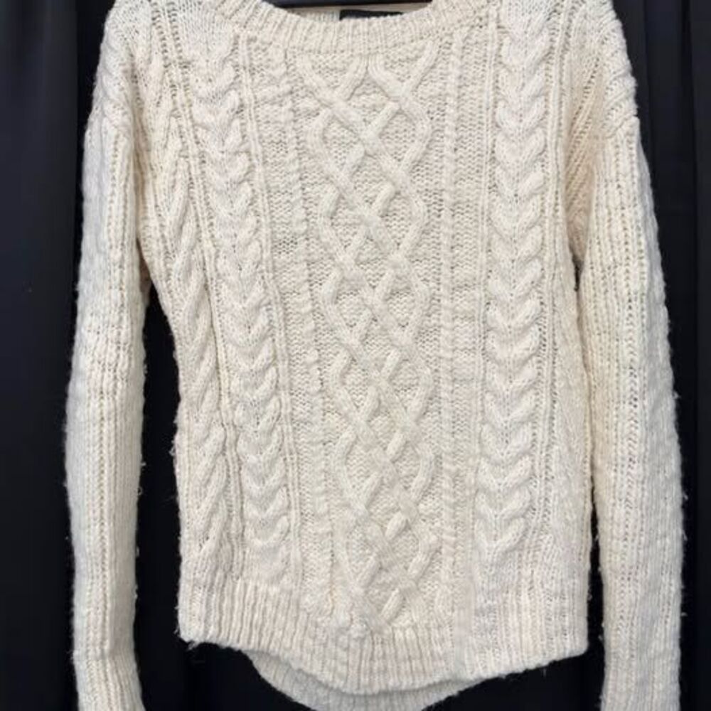 Banana Republic Women’s cable knit wool sweater - size Medium